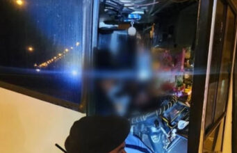 สกัดจับโชเฟอร์รถทัวร์ ตีเนียนช่วงปีใหม่ ขนกันมาเต็มรถ