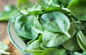 อ่านไม่ผิด “ผัก 4 ชนิด” กลายเป็นยาพิษ หนุ่มวัย 41 ตายเพราะไตวาย หมอเตือนแล้วอย่ากิน