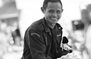 อาลัย “ลุงสมัย” ชรบ.โดนลูกหลงกัมพูชา หลังปกป้องบ้านผู้อพยพ