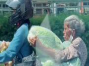 ยายยอดนักสู้ ขนผักนั่งมอเตอร์ไซค์ ชาวเน็ตเห็นจำได้เมนต์สนั่น