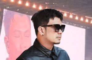 ดราม่าสนั่น หนุ่ม กะลา ขึ้นเวทีคอนเสิร์ต เจอคนดูตะโกนด่า-ลุกหนี