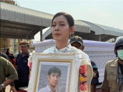 น้ำตาท่วม ว่าที่เจ้าสาวสวมชุดแต่งงาน ร้องเพลงส่งเจ้าบ่าวหน้าเมรุ