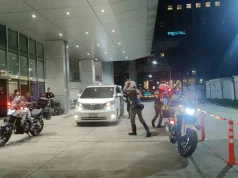 สาวสุดกลั้น เจ็บครรภ์บนมอเตอร์เวย์ ก่อนอั้นไม่ไหวคลอดทารกน้อย