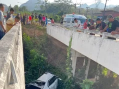 สลดใจ สาวขับเก๋งเสียหลักหลุดโค้งสะพาน หน้า รร.บ้านตาขุน ดับ 1 ราย